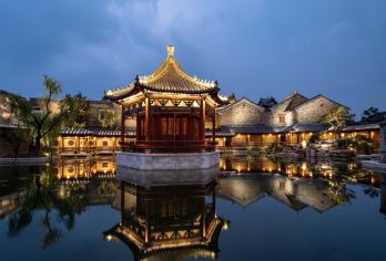 济南清照泉城·明水古城国际泉水旅游度假区一日游【沧州出发】【素有“小泉城”之美称，百脉泉又是章丘“泉脉”之所在。泉水充满灵气，繁衍生机】