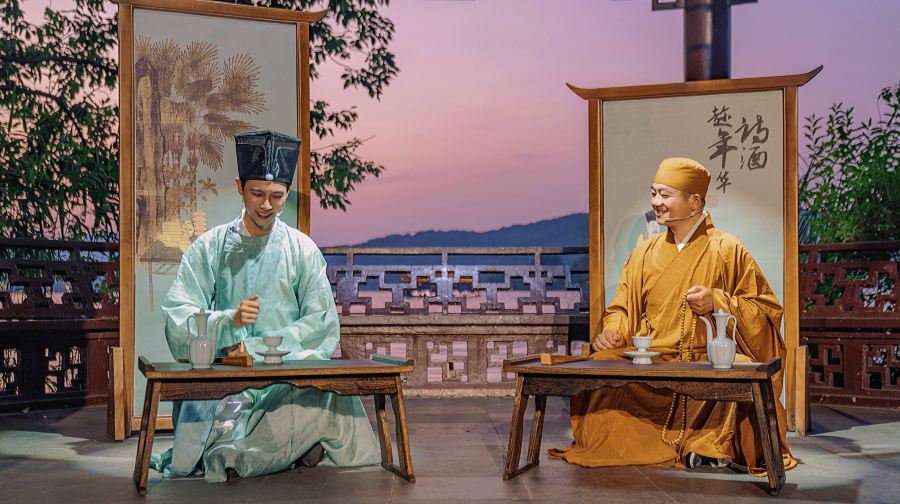 西湖夜游船