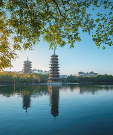 9日8晚 • 中國上海＋桂林 ＋廣州 9 日 8 晚跟團遊＆桂林灕江景區遊船＆嶺南風情