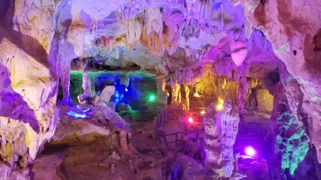 福峒山景区(胡志明洞)