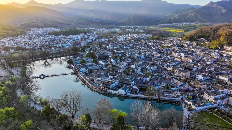 4-Day Huangshan Scenic Area + Hongcun Village + Huizhou Ancient Town
