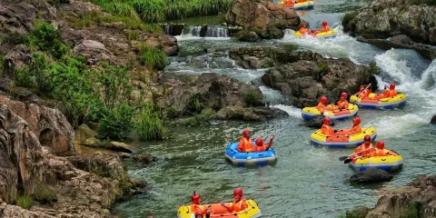 五台龍灣峽谷漂流景區