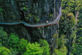 矮寨大桥+矮寨悬崖栈道+边城茶峒景区一日游【寻味边城】【打卡景点--国家AAAA级景区矮寨悬索大桥。】