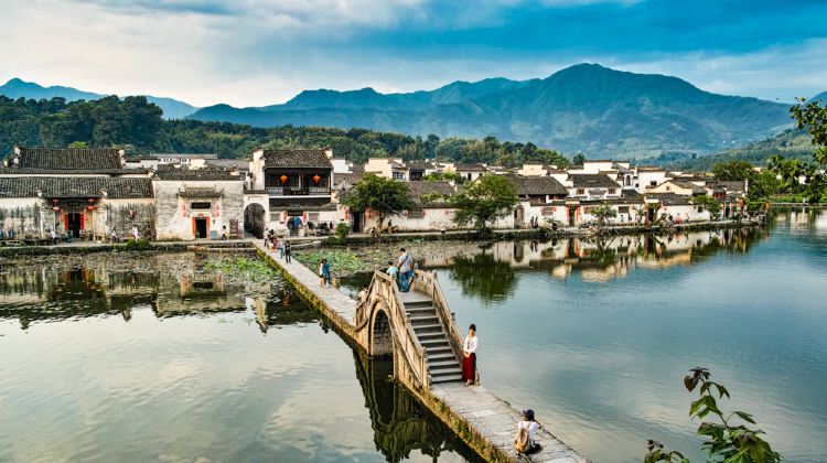 4-Day Huangshan Scenic Area + Hongcun Village + Xidi + Wuyuan Huangling