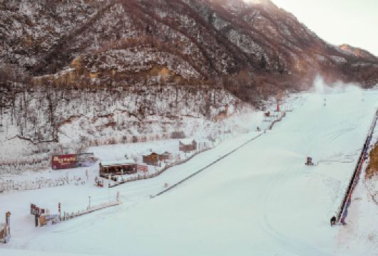 尧山滑雪乐园一日【含雪板+雪仗+雪鞋+节假日春节限时3小时】【距离近，含雪具，首滑不限时】