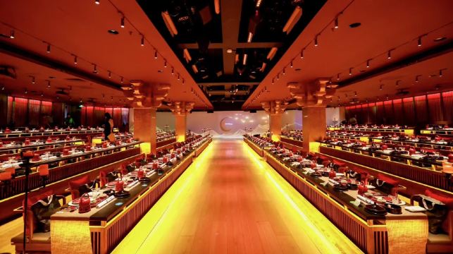 上海宫宴沉浸式餐秀体验