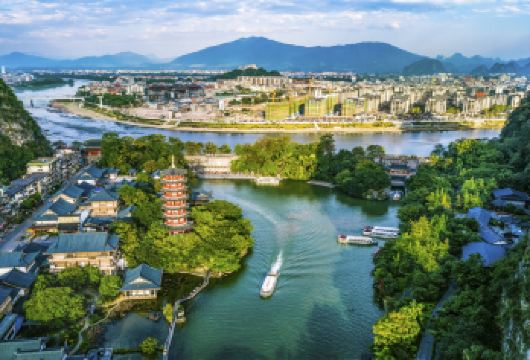 象鼻山+七星景区+独秀峰王城+东西巷+两江四湖一日【私家团【私家小团丨小众玩法丨纯玩无购丨独立包车丨行程可调丨随停随走丨时间自由丨上门接送】