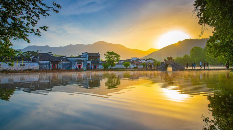 3D2N · Group Tours · One Trip, Two Highlights: Huangshan Scenic Area + Hongcun Village - Dual World Heritage & 5A Attractions