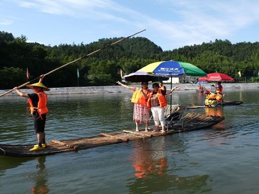 丽江竹筏漂流
