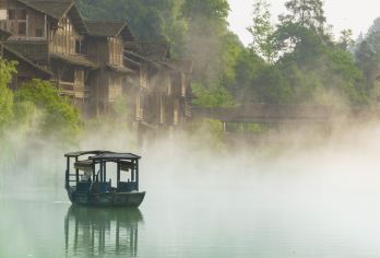 贵州乌江寨国际旅游度假区一日/观独竹漂/水舞飞灯/赏民俗文化【◉行程服务：全程纯玩无购物，臻享品质旅程】
