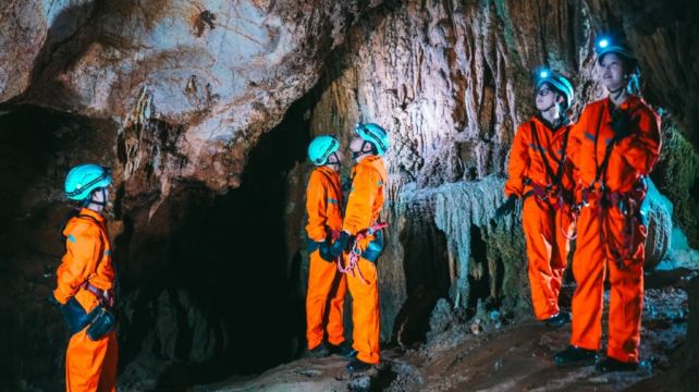 中国天眼·星洞探险