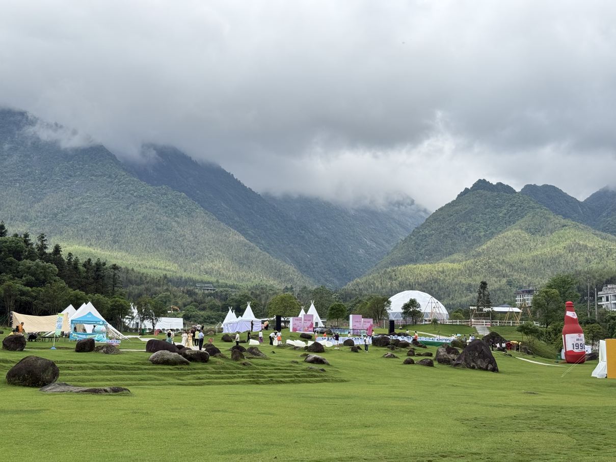猫儿山·窝囊漂度假村