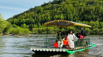 Bamboo Rafting at Dongsheng Island Tourist Resort
