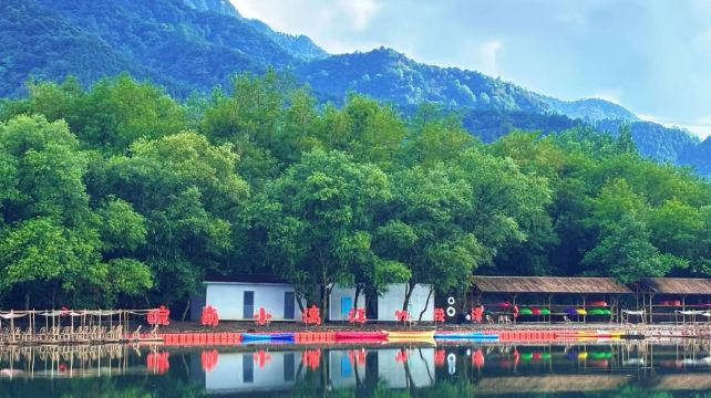 皖南小漓江竹筏漂