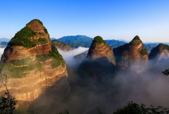 桂林资源丹霞地质公园一日游【资源丹霞八角寨一日游】【套餐一：丹霞古木冲+玻璃栈道+高速往返桂林直通车】