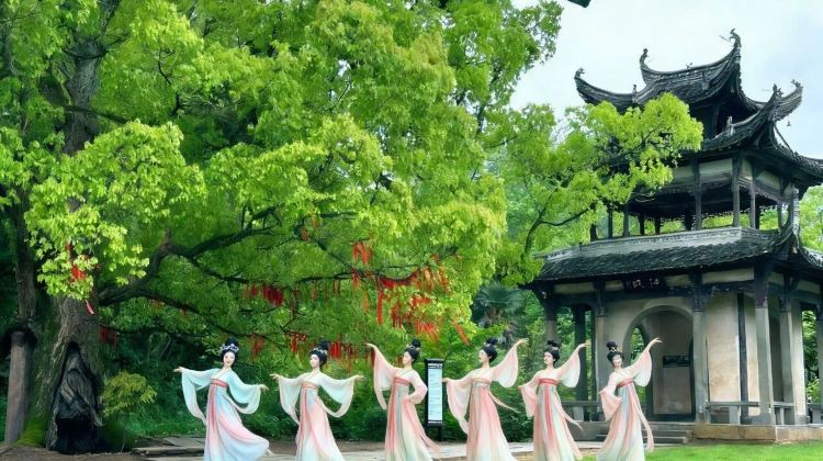 5-Day Huangshan Scenic Area + Hongcun Scenic Area + Xidi Scenic Area + Huizhou Ancient City + Tangmo Scenic Area + Xixinan