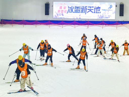 中润趣谷四季滑雪场