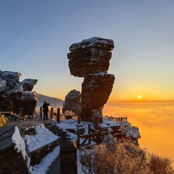 铜仁+梵净山+寨沙侗寨+铜仁大峡谷+怀化+洪江古商城+黔阳古城+黔阳古城芙蓉楼+芷江天后宫+衡阳+东洲岛+船山书院+开福寺+南岳衡山风景名胜区+南岳大庙8日7晚私家团