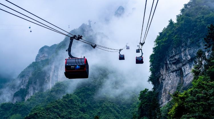 5-Day Zhangjiajie + Fenghuang Ancient Town + Zhangjiajie National Forest Park + Tianmen Mountain National Forest Park