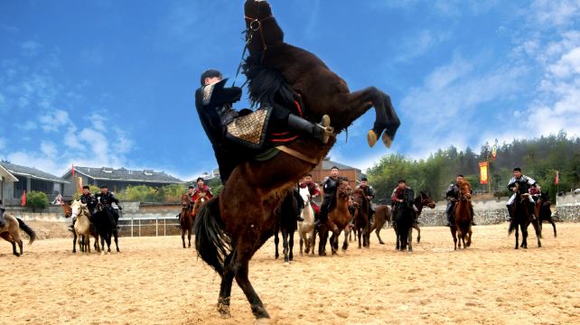 女儿城巴蔓子剧场