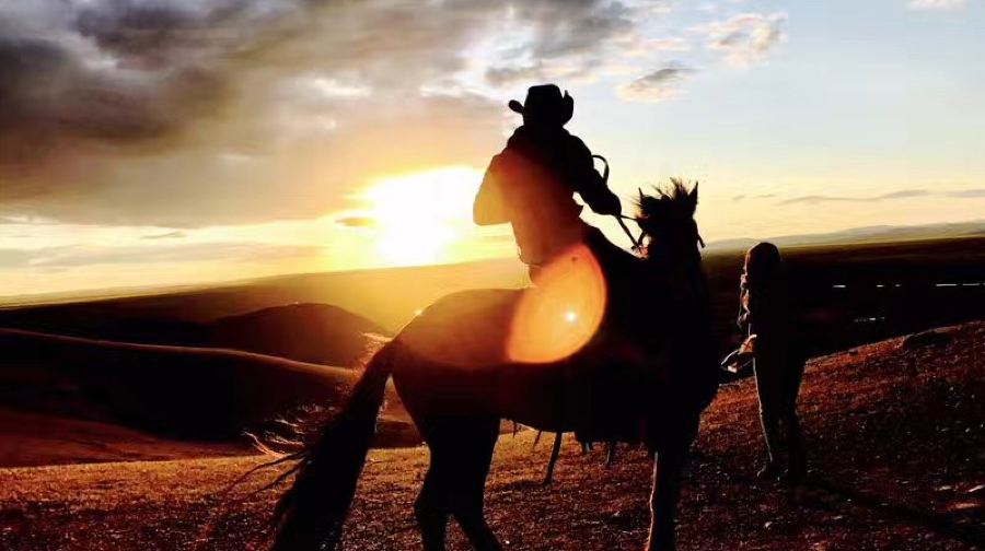 黑山头巴特尔骑马场