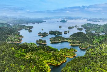 杭州千岛湖景区一日游【纯玩中心湖区登梅峰岛俯瞰全景 市区接】【天天发班 纯玩不进购物店】