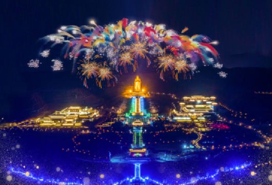 春节游*尼山圣境【烟花秀+上门接送+深度讲解+金声玉振】【[行程充实]全程专业导游讲解，赠送蓝牙耳机使用，带您更深入的了解孔子和尼山，让您收获满满，不虚此行！】