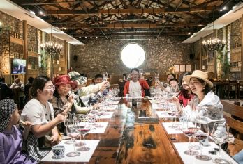 宁夏源石酒庄+西夏陵+贺兰山岩画一日游品【宁夏葡萄酒私家团】【私享专属深度游：专车上门接送，灵活安排行程，不催不赶，尊享VIP级贴心服务与自由体验。】