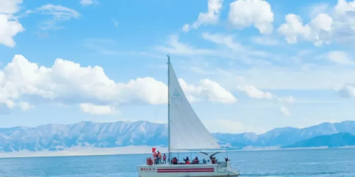 賽里木湖點將台-帆船