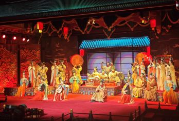 西安大唐芙蓉园+大唐芙蓉园《鼓》一日游【宫廷燕乐/快速入园】【※ 大唐芙蓉园门票免预约不限时游览，刷二维码快速入园，随到随进，方便快捷！】