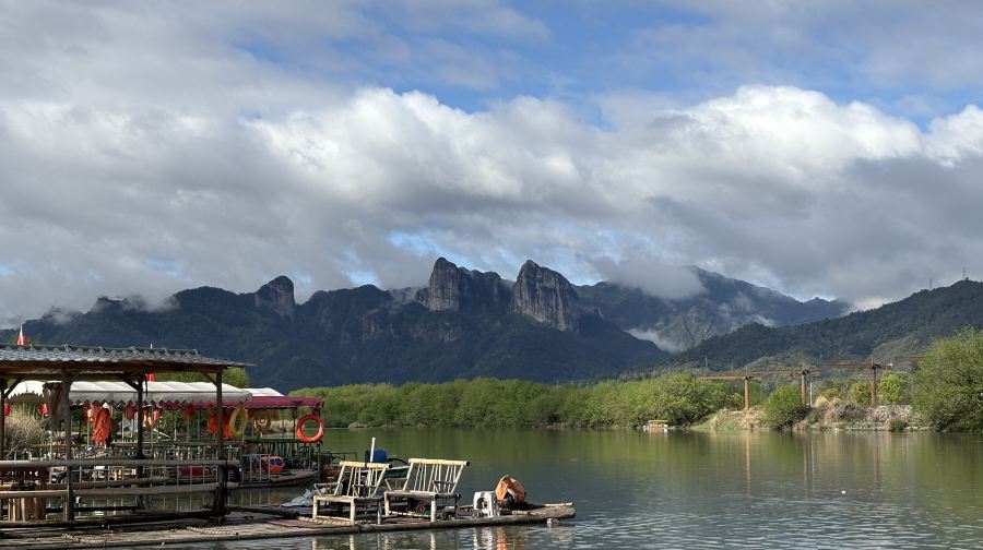 楠溪江竹筏桨板漂流基地