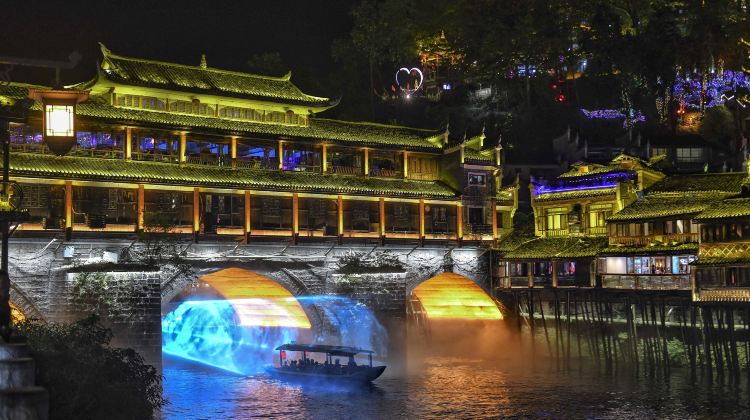 5-Day Zhangjiajie + Fenghuang Ancient Town + Zhangjiajie National Forest Park + Tianmen Mountain National Forest Park