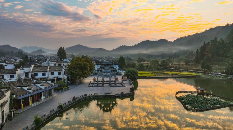 4-Day Huangshan Scenic Area + Hongcun Village + Xidi + Wuyuan Huangling