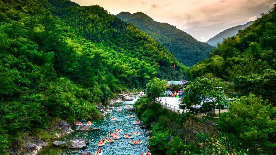 皖南大龙湾探险漂流