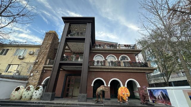 朝阳伏龙域化石博物馆