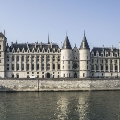 法国13日12晚私家团