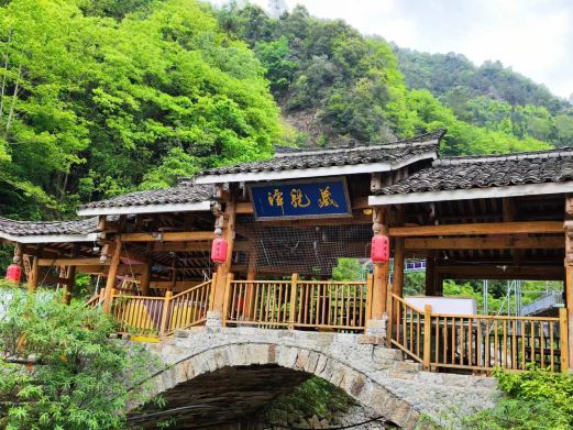 藏龙潭风景区