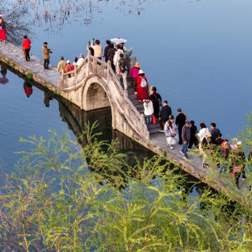 黄山风景区+千岛湖景区+西递+宏村景区5日4晚跟团游