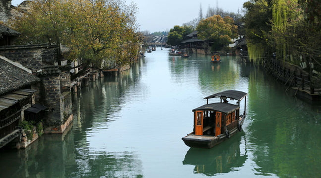 上海発-新幹線で-古い町並みと水郷の体験 烏鎮（うちん）西柵と典型的