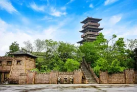 1-Day Chibi Tour: Historical Echoes, Relaxing at Red Cliff Ancient Battlefield and Hot Springs