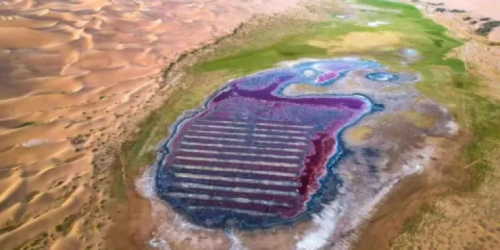 騰格裏沙漠吉他湖