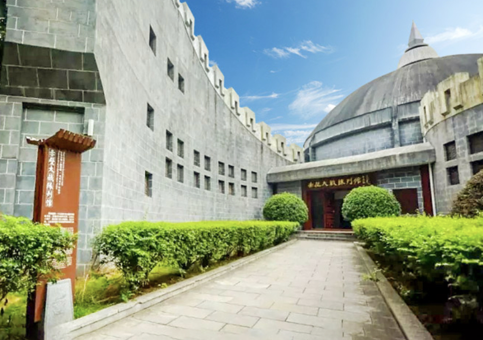 2-Day Chibi Tour: Historical Echoes and Cave Wonders, Relaxing Hot Springs