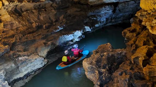 贵州龙里白玉洞探洞体验