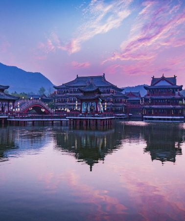 3天2晚 • 橫店影視城：行程可自由調整，一車到底，一單一團，可入住國際品牌 5 星飯店