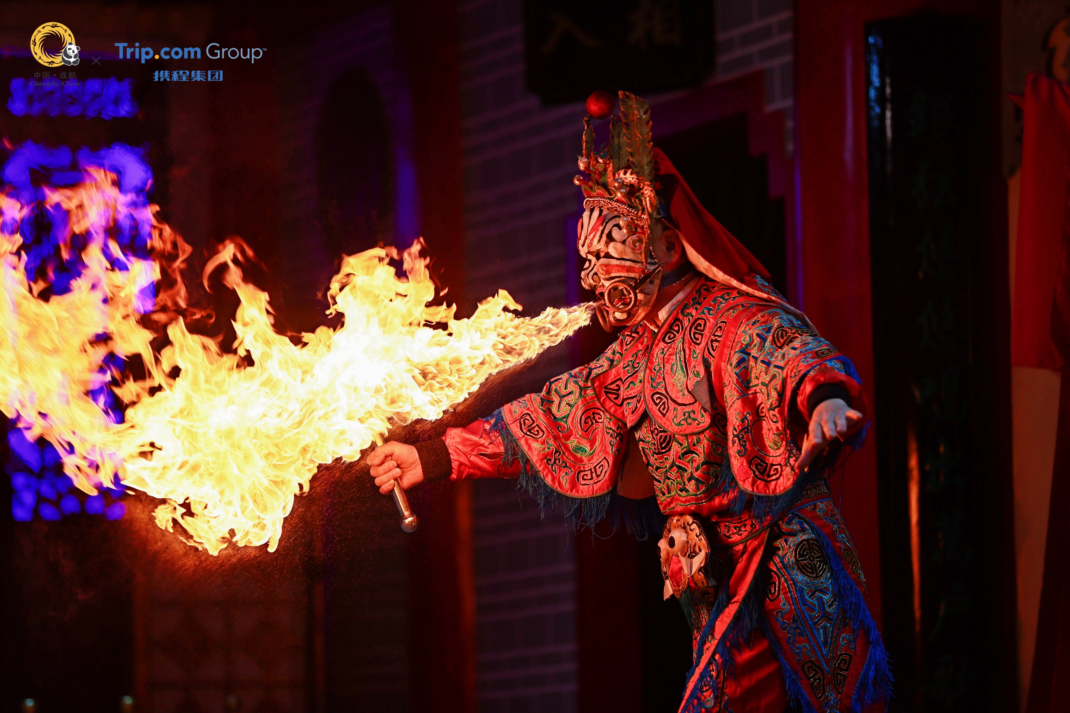 4-Day Chengdu Tour: From Panda Base to Mount Qingcheng, Dujiangyan's grandeur and Sichuan culture