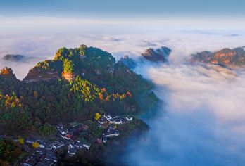 宏村+齐云山一日游【10人小团/纯玩无购物/赠送上行索道】【[品质保证]纯玩无购物，门票+导游服务+市区至景区往返交通+赠送上行索道票；】