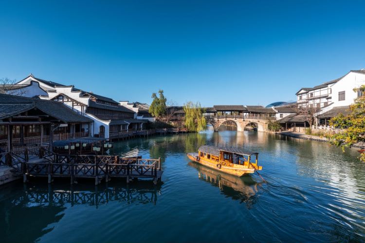 Puyuan Fashion Resort/Woolen Sweater Market (Shopping haven, fashion-forward stays)