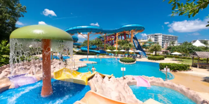 布吉熱帶風暴水上樂園