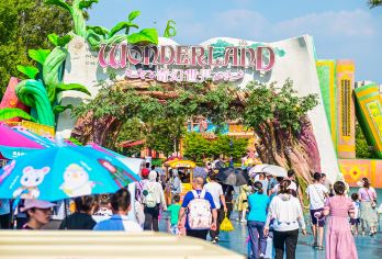 【平顶山/许昌/洛阳出发·一价全含】郑州银基动物王国1日游【集动物观赏、科普教育，动物展演，游乐设施，剧场表演，5D电影等众多娱乐元素于一体】