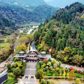 天堂寨+白马大峡谷景区+刘邓大军千里跃进大别山前方指挥部2日1晚跟团游